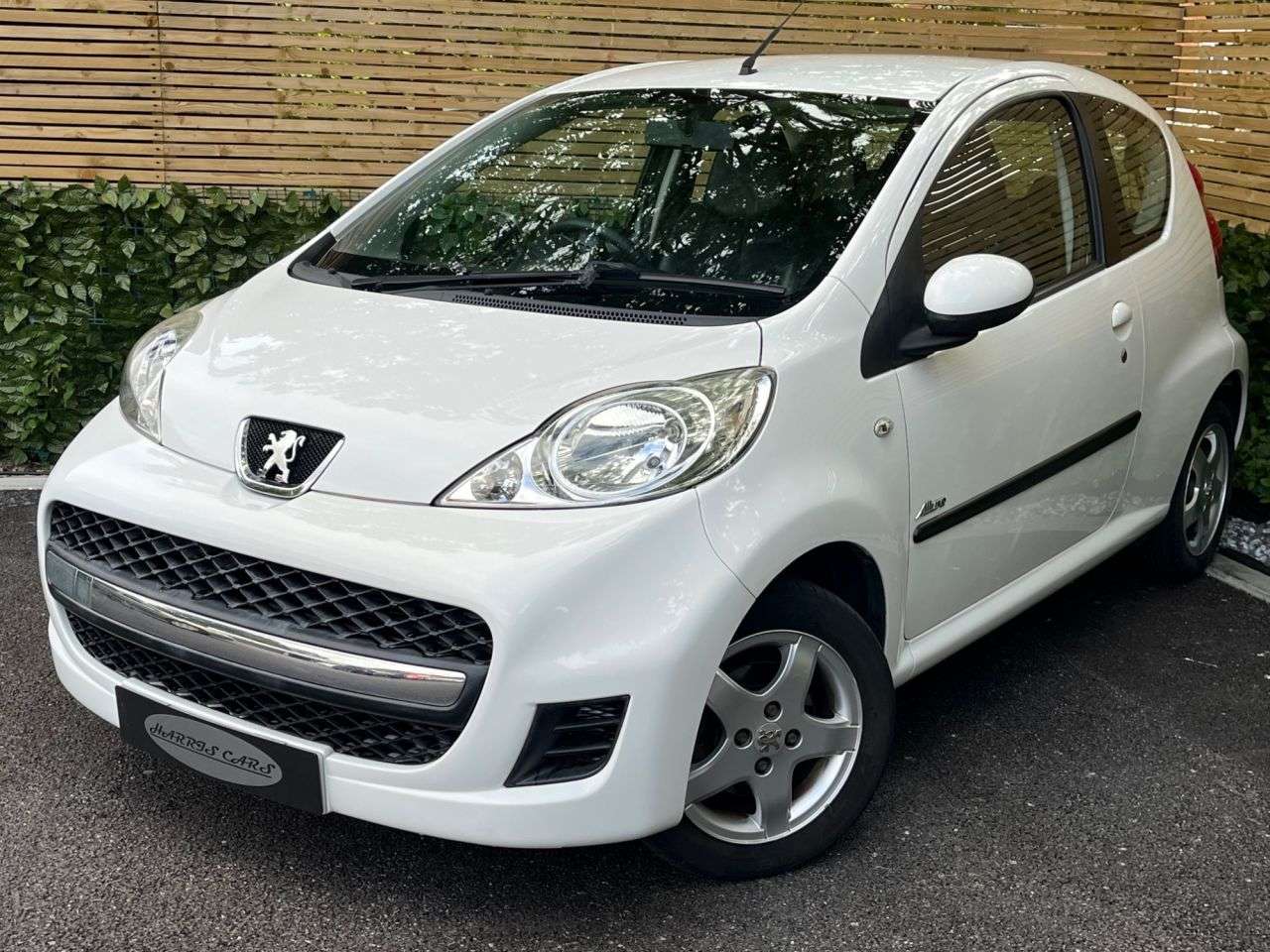 A 2013 PEUGEOT 107 1.0 12V Allure Hatchback 3dr Petrol Manual Euro 5 (68 ps) 12 MONTHS AA, FRE A 2013 PEUGEOT 107 1.0 12V Allure Hatchback 3dr Petrol Manual Euro 5 (68 ps) 12 MONTHS AA, FRE