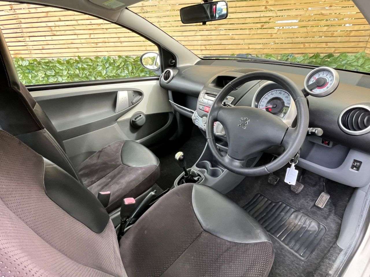 2013 PEUGEOT 107 2013 PEUGEOT 107