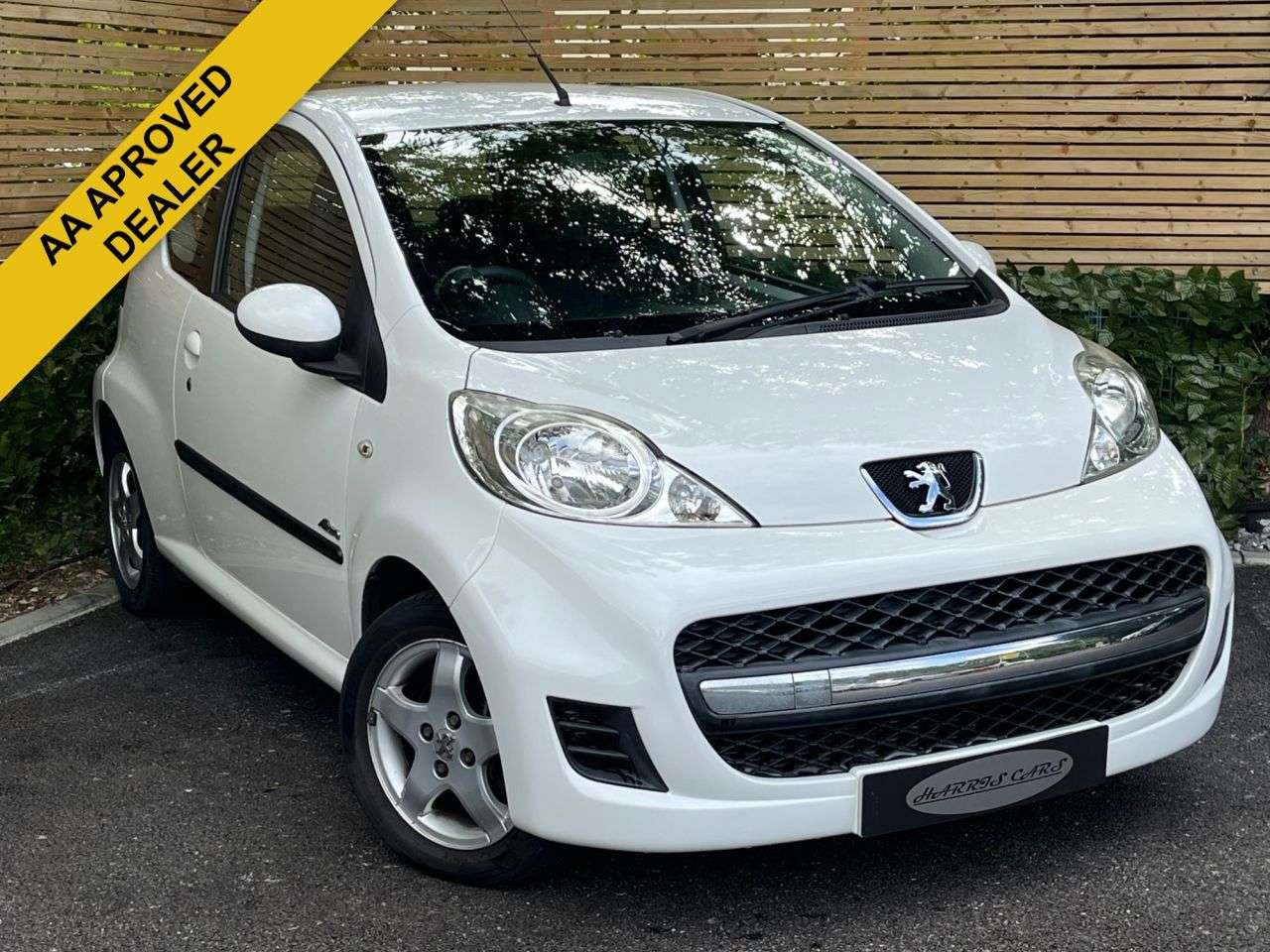 A 2013 PEUGEOT 107 1.0 12V Allure Hatchback 3dr Petrol Manual Euro 5 (68 ps) 12 MONTHS AA, FRE A 2013 PEUGEOT 107 1.0 12V Allure Hatchback 3dr Petrol Manual Euro 5 (68 ps) 12 MONTHS AA, FRE