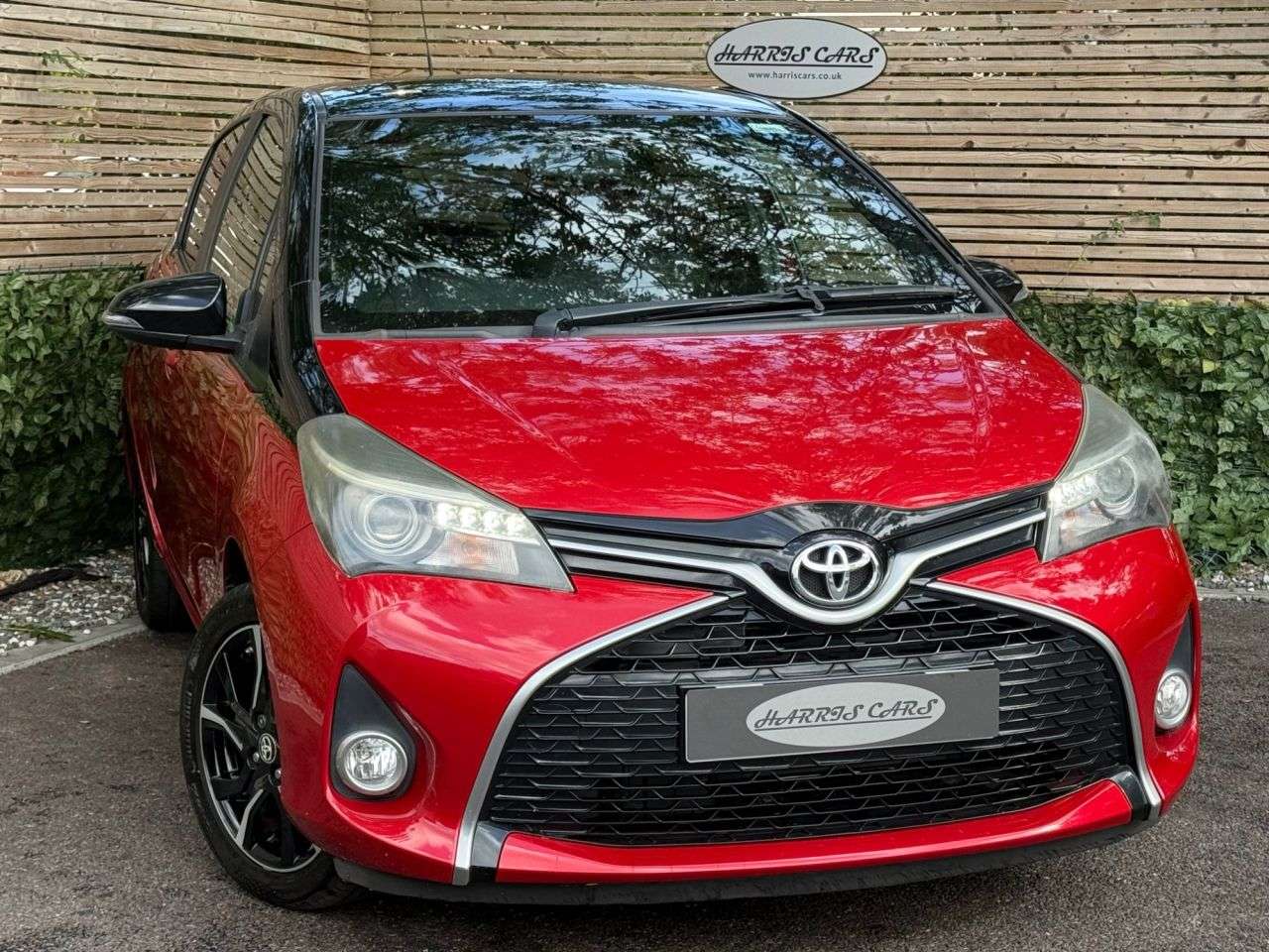 A 2016 TOYOTA YARIS 1.33 Dual VVT-i Design Hatchback 5dr Petrol Manual Euro 6 (99 ps) 12 MONTHS A 2016 TOYOTA YARIS 1.33 Dual VVT-i Design Hatchback 5dr Petrol Manual Euro 6 (99 ps) 12 MONTHS