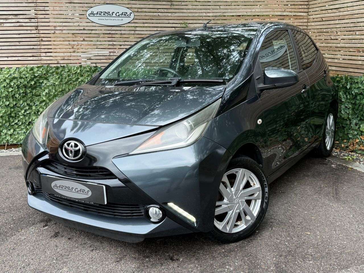 A 2014 TOYOTA AYGO 1.0 VVT-i x-pression Hatchback 5dr Petrol Manual Euro 5 Euro 5 (68 ps) 12 M A 2014 TOYOTA AYGO 1.0 VVT-i x-pression Hatchback 5dr Petrol Manual Euro 5 Euro 5 (68 ps) 12 M