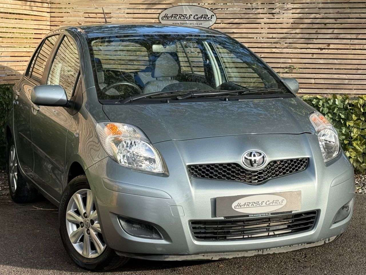 A 2009 TOYOTA YARIS 1.33 Dual VVT-i TR Hatchback 5dr Petrol Manual Euro 4 (s/s) (101 ps) 12 MON A 2009 TOYOTA YARIS 1.33 Dual VVT-i TR Hatchback 5dr Petrol Manual Euro 4 (s/s) (101 ps) 12 MON