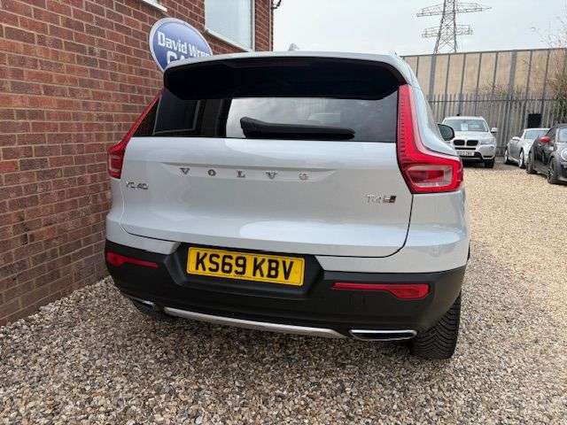 2019 VOLVO XC40 2019 VOLVO XC40