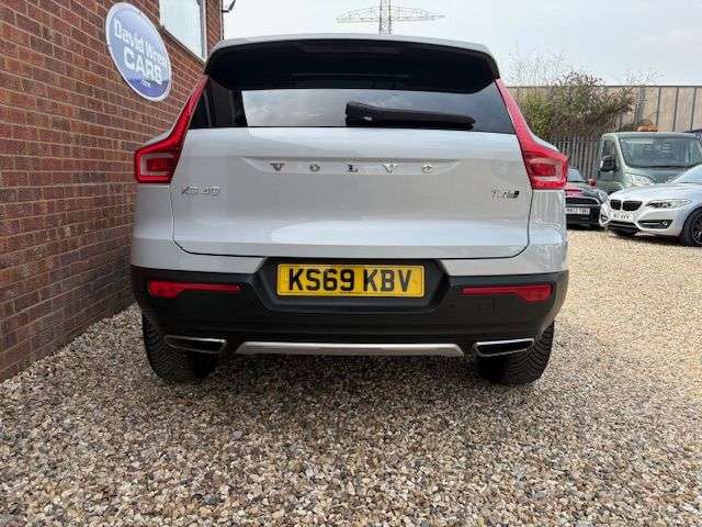 2019 VOLVO XC40 2019 VOLVO XC40