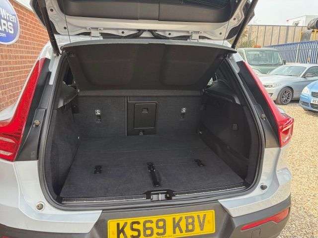 2019 VOLVO XC40 2019 VOLVO XC40