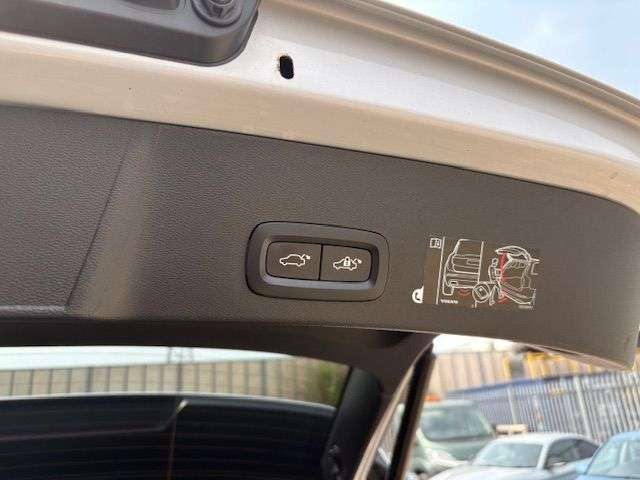 2019 VOLVO XC40 2019 VOLVO XC40