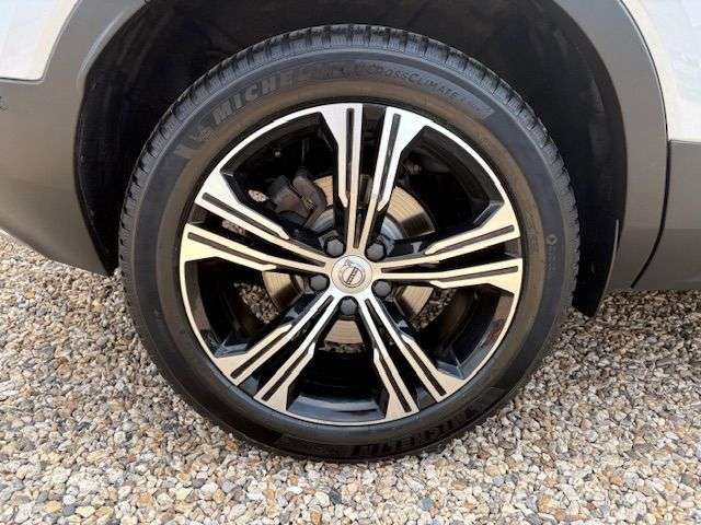 2019 VOLVO XC40 2019 VOLVO XC40