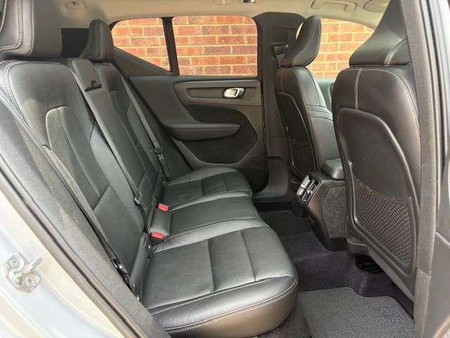 2019 VOLVO XC40 2019 VOLVO XC40