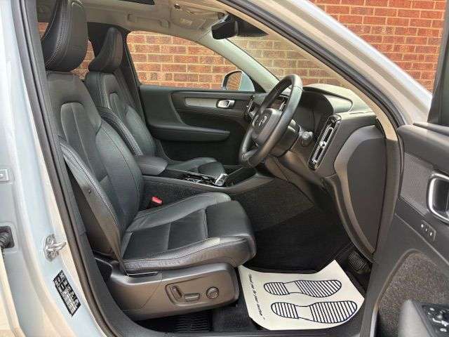 2019 VOLVO XC40 2019 VOLVO XC40