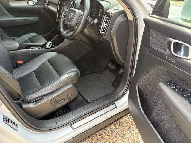 2019 VOLVO XC40 2019 VOLVO XC40