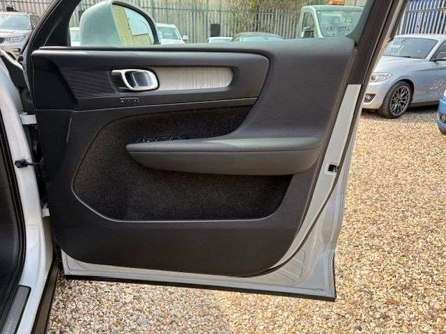 2019 VOLVO XC40 2019 VOLVO XC40