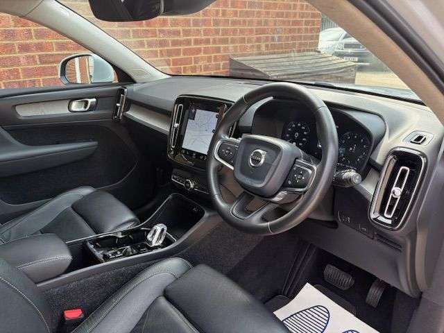 2019 VOLVO XC40 2019 VOLVO XC40