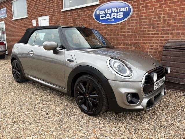 Check out this Mini Convertible 2019 Petrol Manual