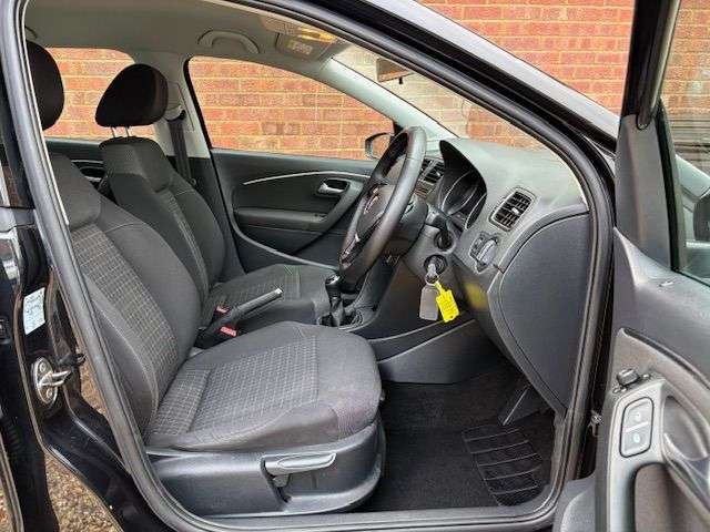 A 2014 VOLKSWAGEN POLO 1.0 BlueMotion Tech SE Hatchback 5dr Petrol Manual Euro 6 (s/s) (60 ps) A 2014 VOLKSWAGEN POLO 1.0 BlueMotion Tech SE Hatchback 5dr Petrol Manual Euro 6 (s/s) (60 ps)