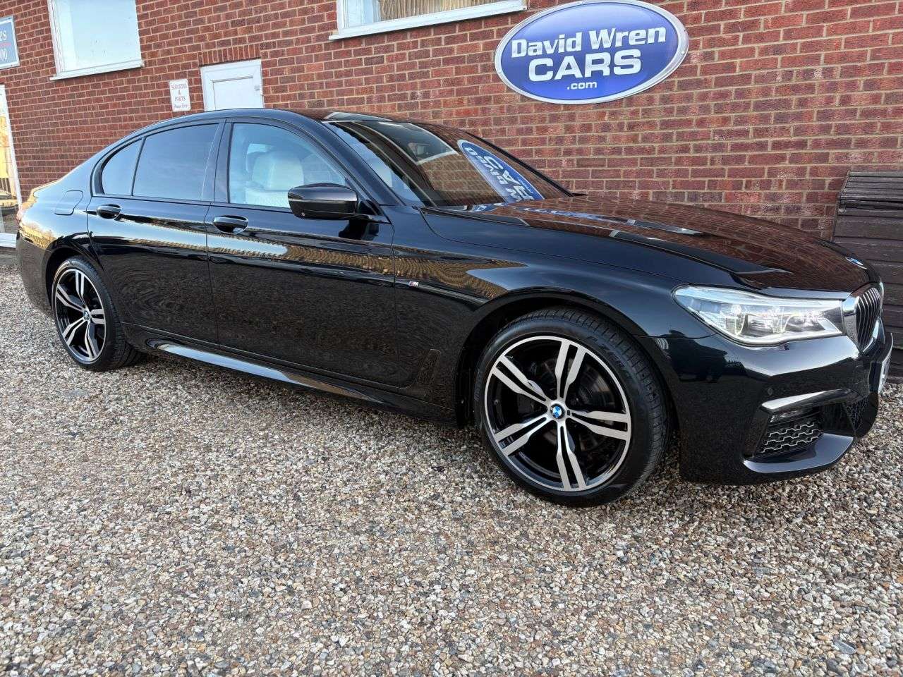 A 2015 BMW 7 SERIES 3.0 730d M Sport Saloon 4dr Diesel Auto Euro 6 (s/s) (265 ps) A 2015 BMW 7 SERIES 3.0 730d M Sport Saloon 4dr Diesel Auto Euro 6 (s/s) (265 ps)