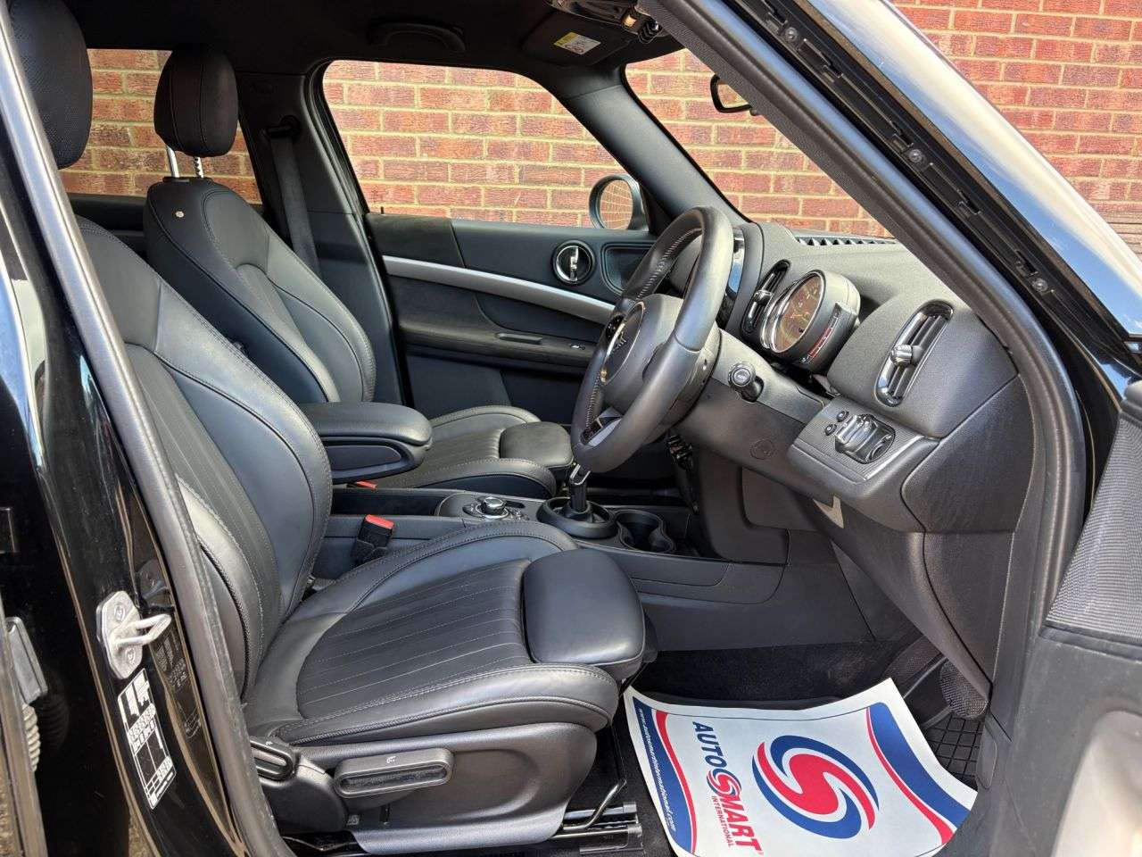 A 2023 MINI COUNTRYMAN 1.5 Cooper Exclusive SUV 5dr Petrol Steptronic Euro 6 (s/s) (136 ps) A 2023 MINI COUNTRYMAN 1.5 Cooper Exclusive SUV 5dr Petrol Steptronic Euro 6 (s/s) (136 ps)