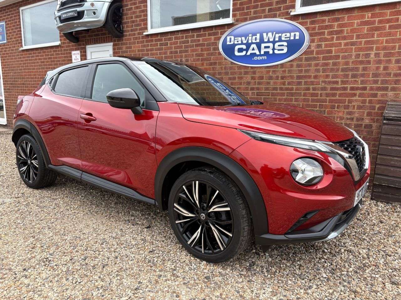 A 2020 NISSAN JUKE 1.0 DIG-T Tekna+ SUV 5dr Petrol Manual Euro 6 (s/s) (114 ps) A 2020 NISSAN JUKE 1.0 DIG-T Tekna+ SUV 5dr Petrol Manual Euro 6 (s/s) (114 ps)