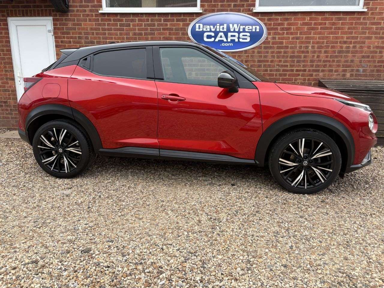 A 2020 NISSAN JUKE 1.0 DIG-T Tekna+ SUV 5dr Petrol Manual Euro 6 (s/s) (114 ps) A 2020 NISSAN JUKE 1.0 DIG-T Tekna+ SUV 5dr Petrol Manual Euro 6 (s/s) (114 ps)