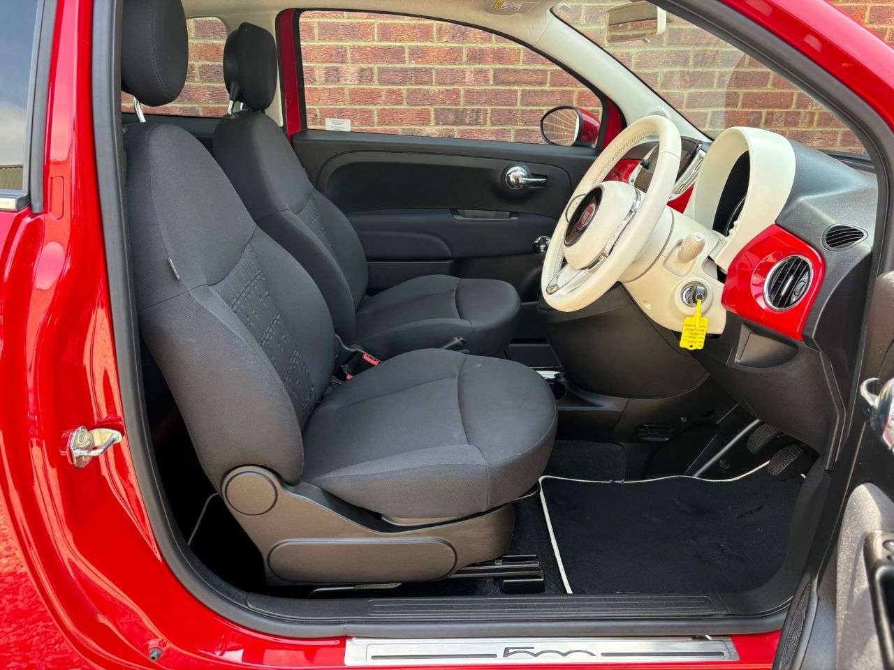 A 2023 FIAT 500 1.0 MHEV Hatchback 3dr Petrol Manual Euro 6 (s/s) (70 bhp) A 2023 FIAT 500 1.0 MHEV Hatchback 3dr Petrol Manual Euro 6 (s/s) (70 bhp)