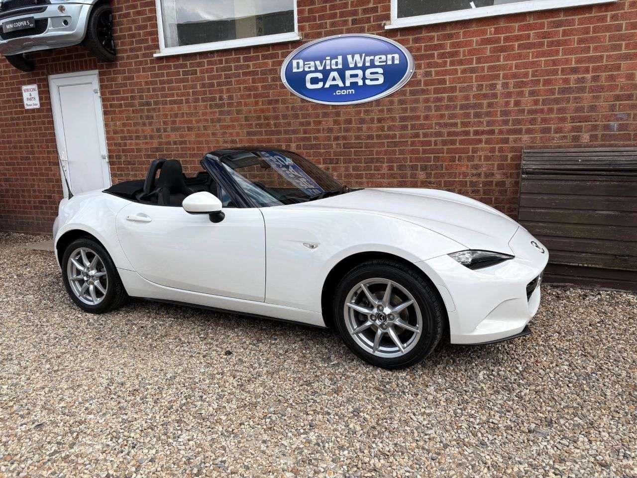 2017 MAZDA MX-5 2017 MAZDA MX-5