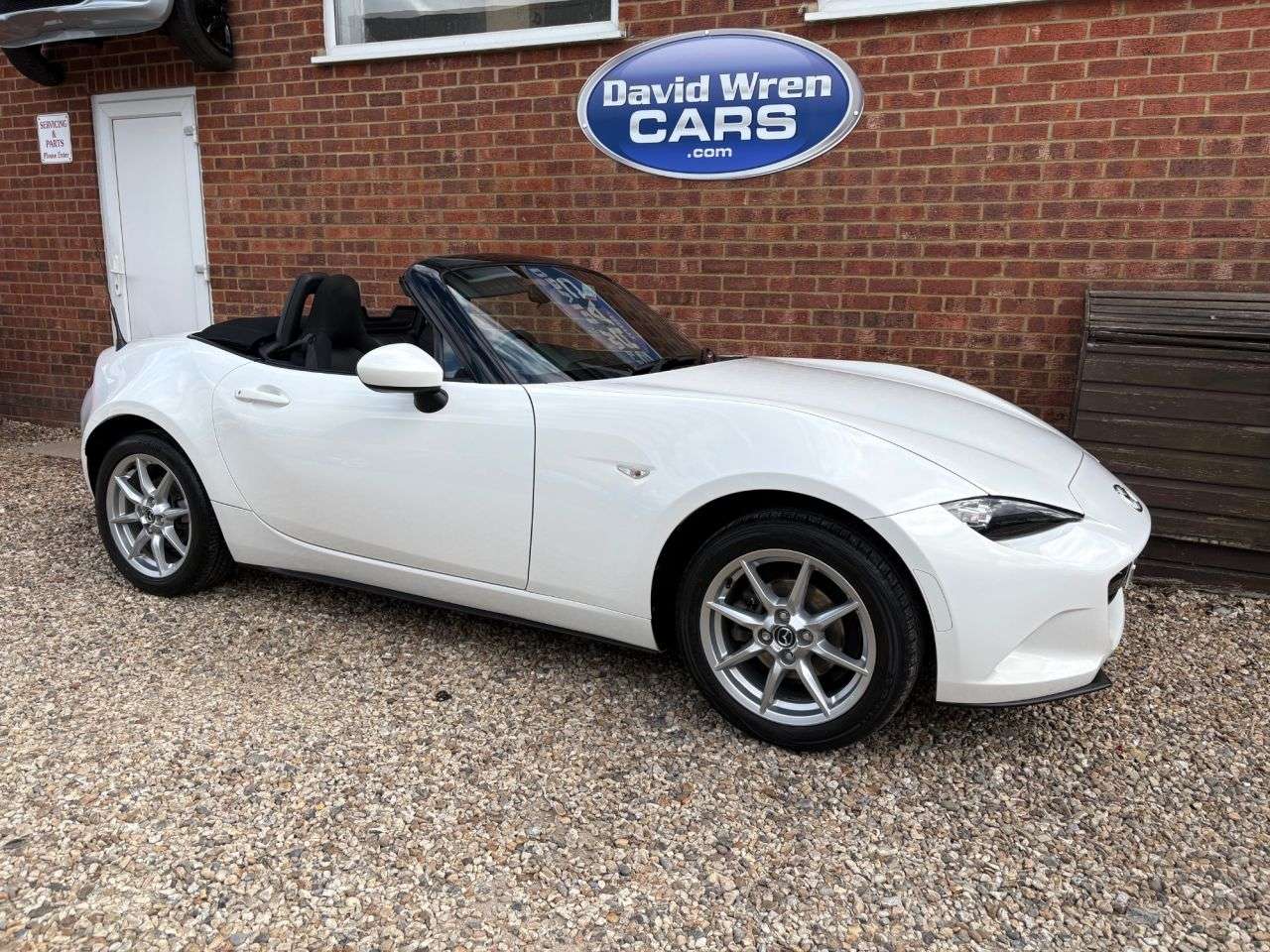 2017 MAZDA MX-5 2017 MAZDA MX-5