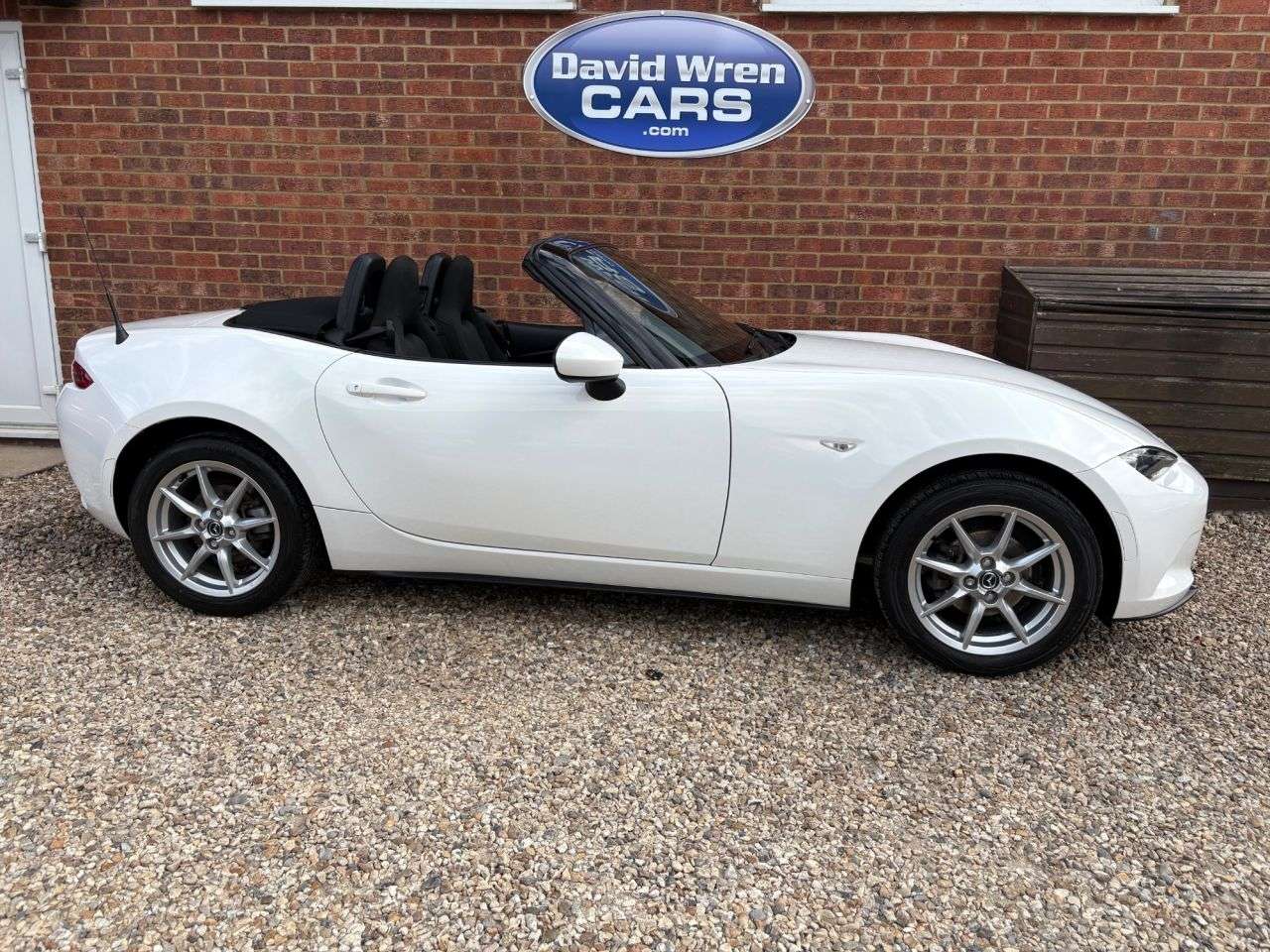 2017 MAZDA MX-5 2017 MAZDA MX-5