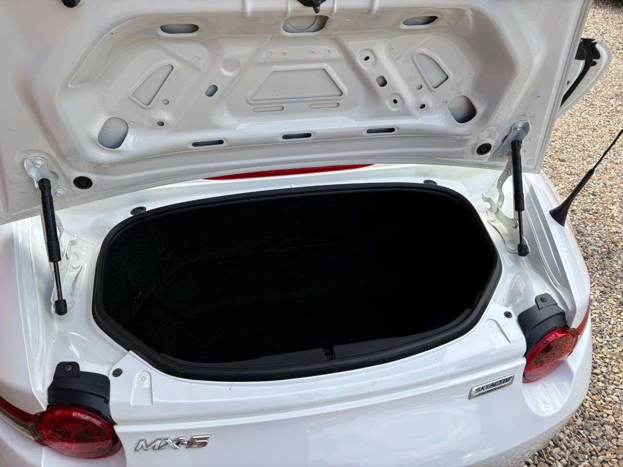 2017 MAZDA MX-5 2017 MAZDA MX-5