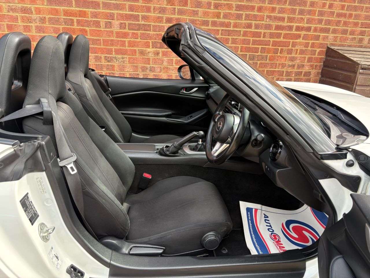 A 2017 MAZDA MX-5 1.5 SKYACTIV-G SE Convertible 2dr Petrol Manual Euro 6 (131 ps) A 2017 MAZDA MX-5 1.5 SKYACTIV-G SE Convertible 2dr Petrol Manual Euro 6 (131 ps)