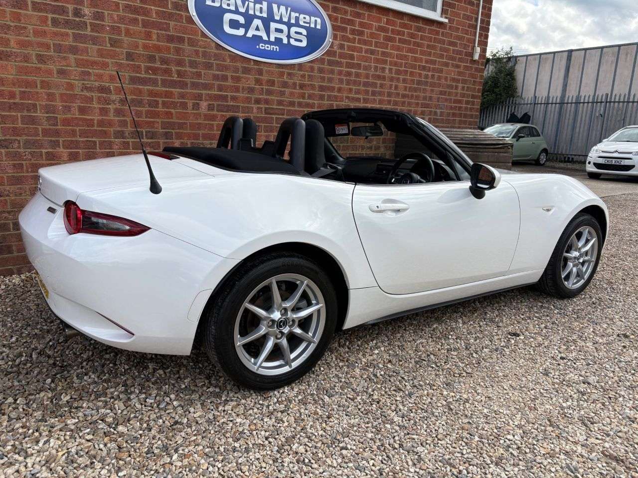 2017 MAZDA MX-5 2017 MAZDA MX-5
