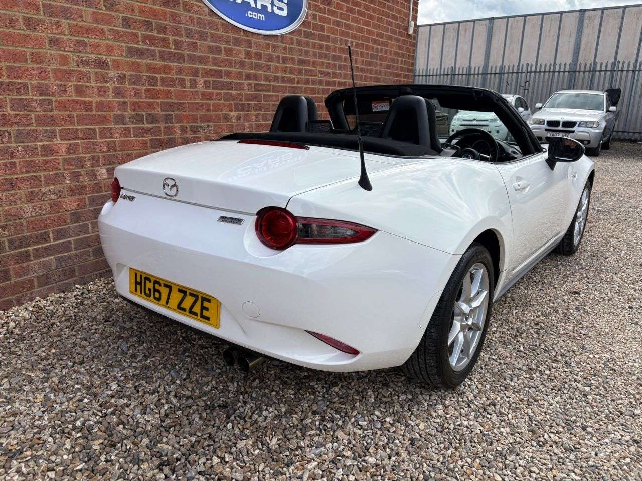 2017 MAZDA MX-5 2017 MAZDA MX-5