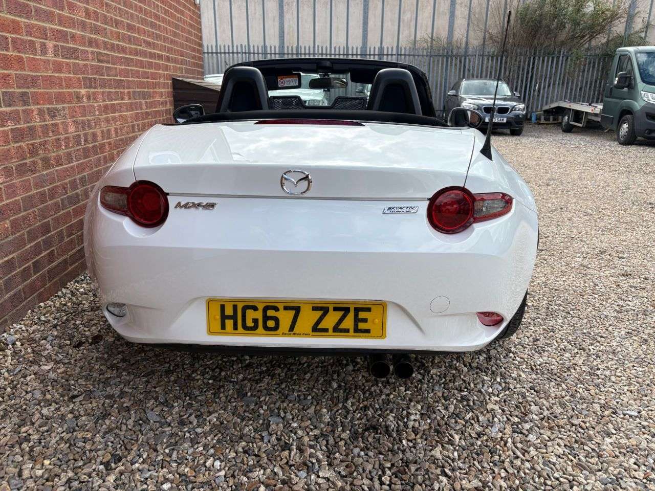 2017 MAZDA MX-5 2017 MAZDA MX-5