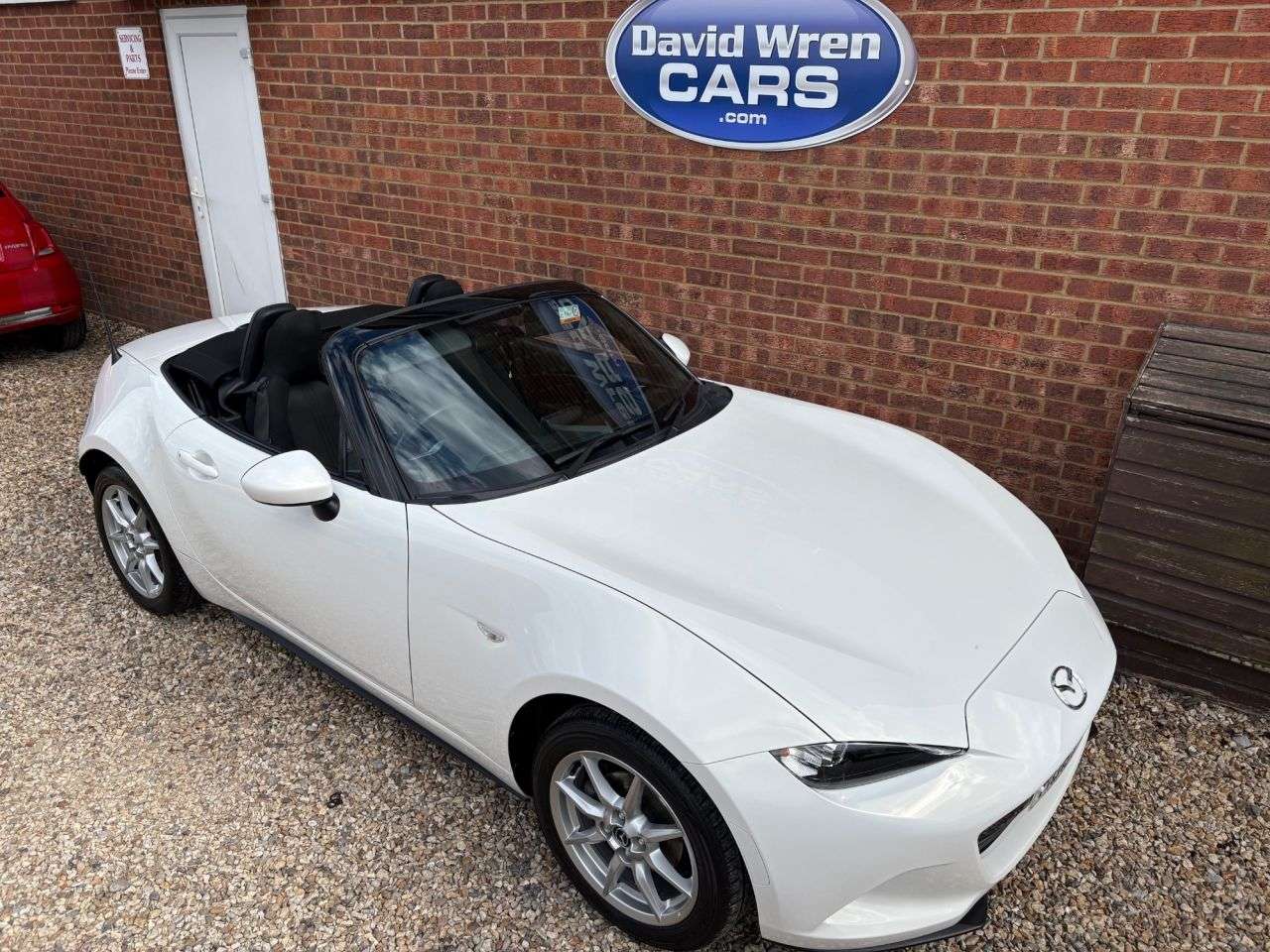 2017 MAZDA MX-5 2017 MAZDA MX-5