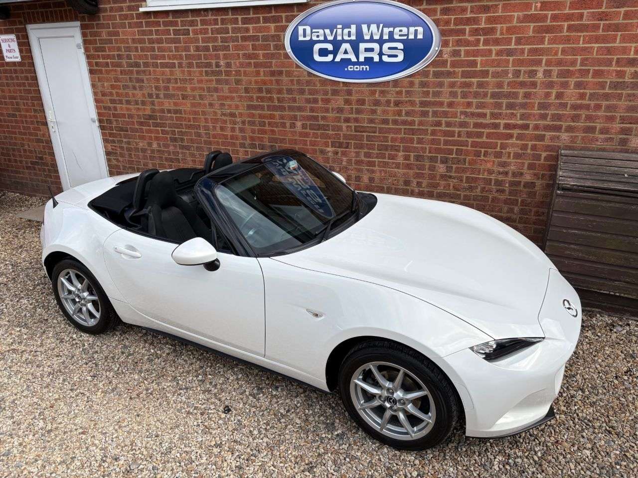 2017 MAZDA MX-5 2017 MAZDA MX-5