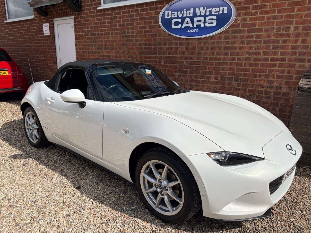 2017 MAZDA MX-5 2017 MAZDA MX-5