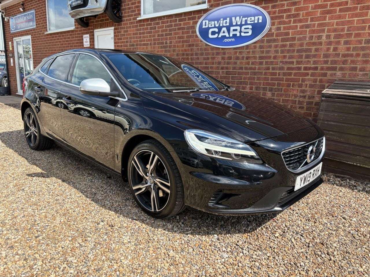 2019 VOLVO V40 2019 VOLVO V40