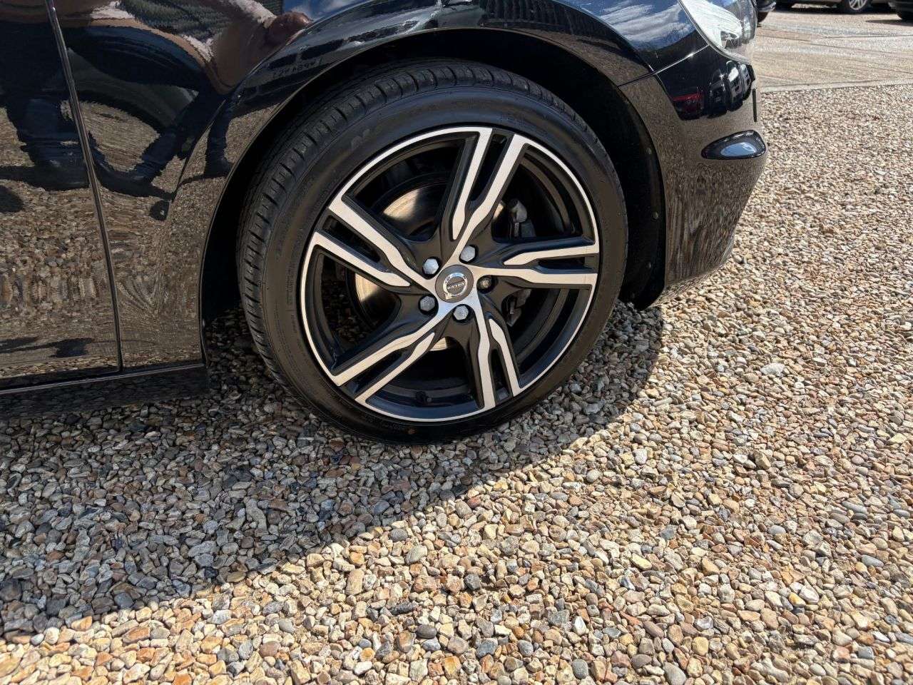 2019 VOLVO V40 2019 VOLVO V40
