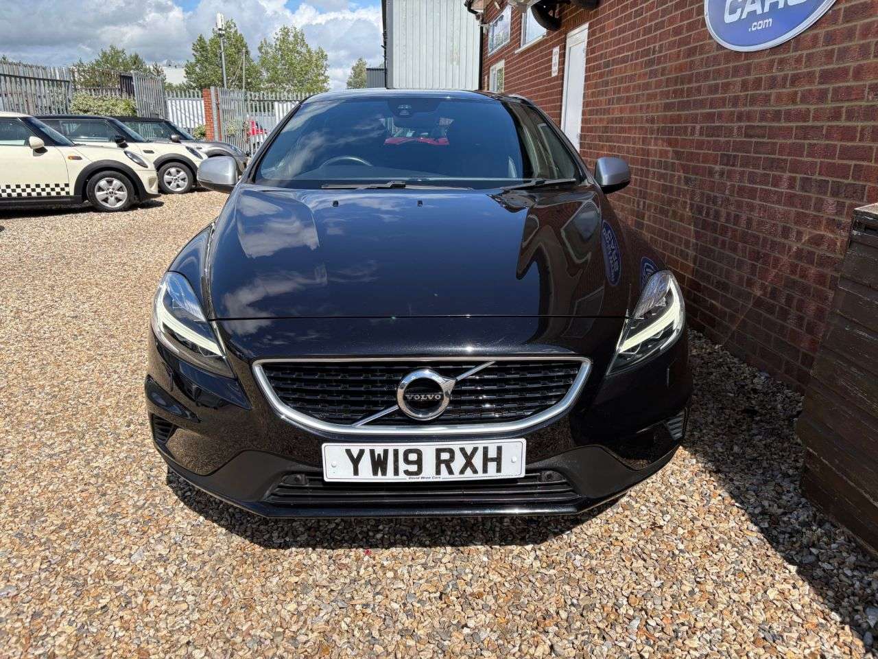2019 VOLVO V40 2019 VOLVO V40