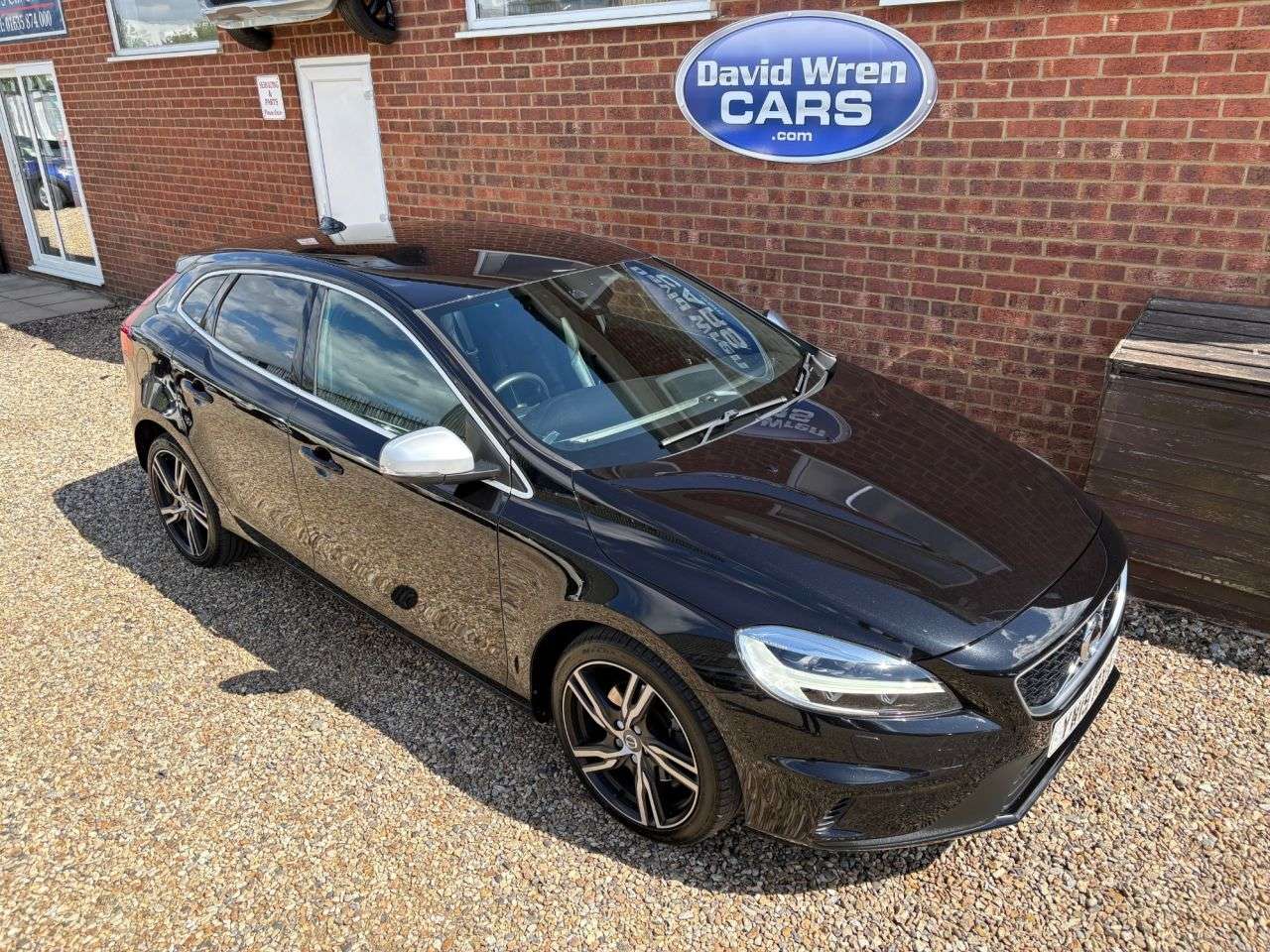 2019 VOLVO V40 2019 VOLVO V40
