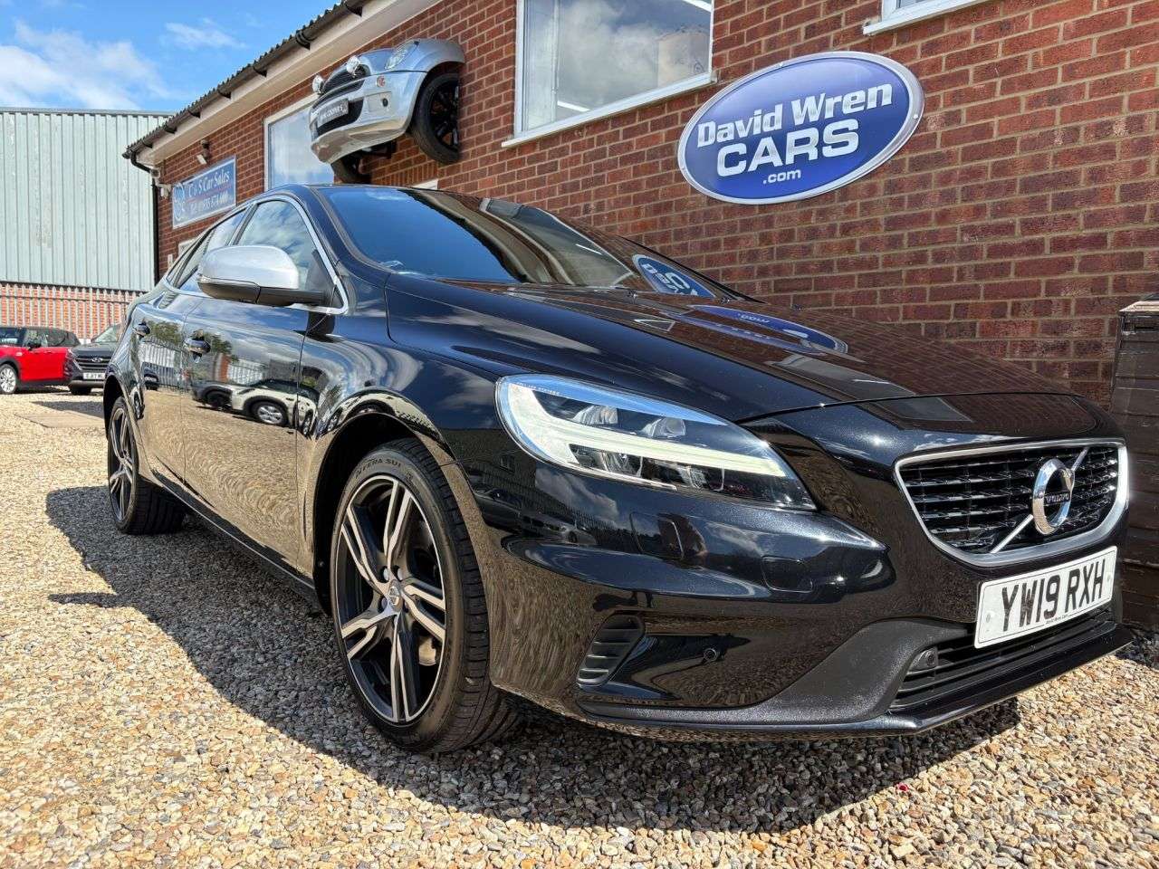 2019 VOLVO V40 2019 VOLVO V40