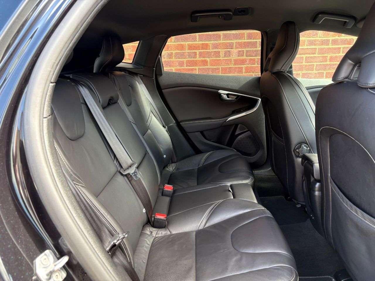 2019 VOLVO V40 2019 VOLVO V40
