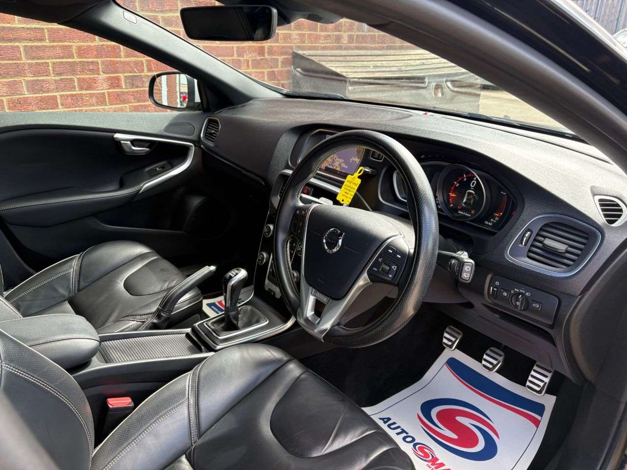 2019 VOLVO V40 2019 VOLVO V40
