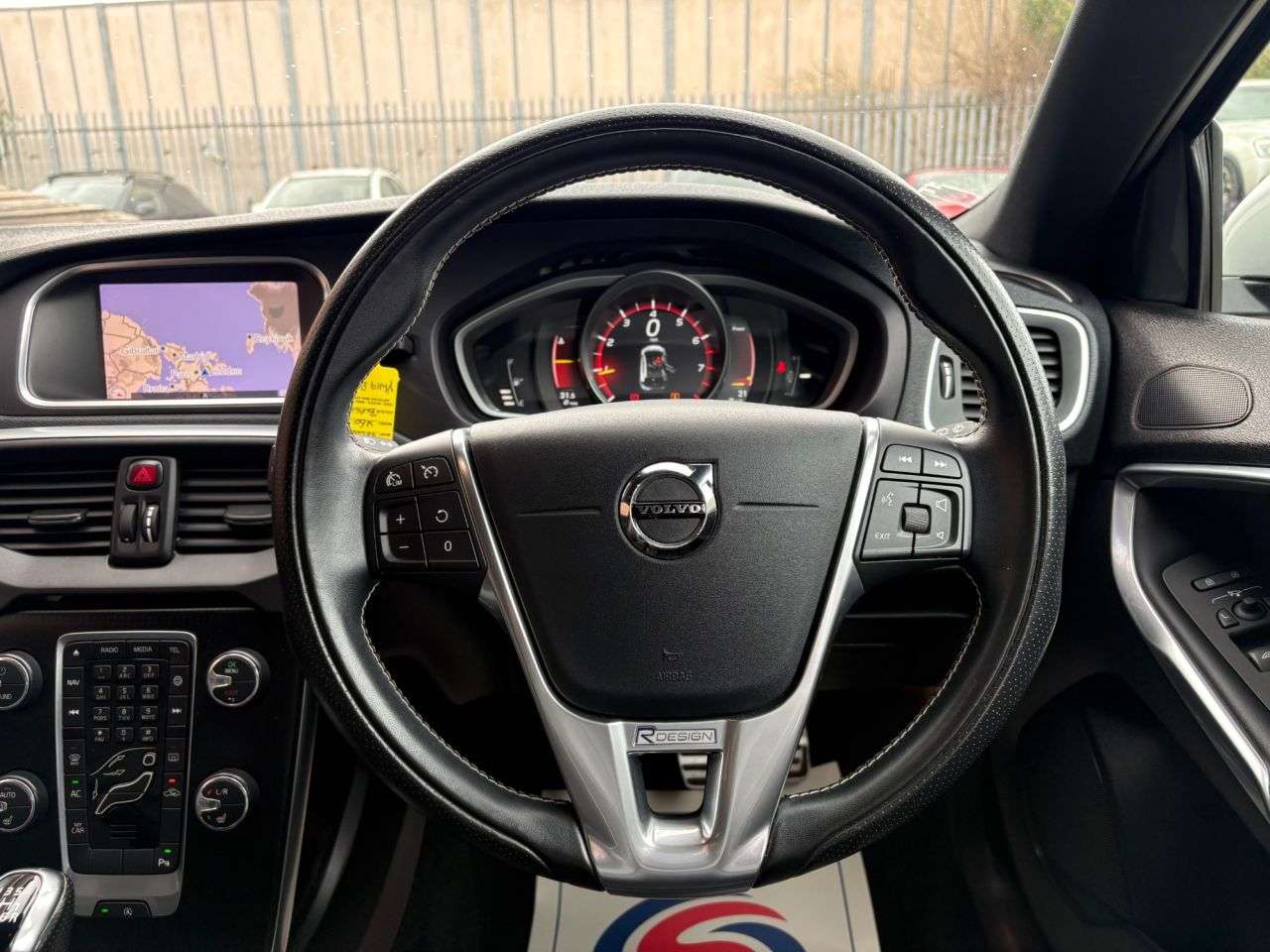 2019 VOLVO V40 2019 VOLVO V40