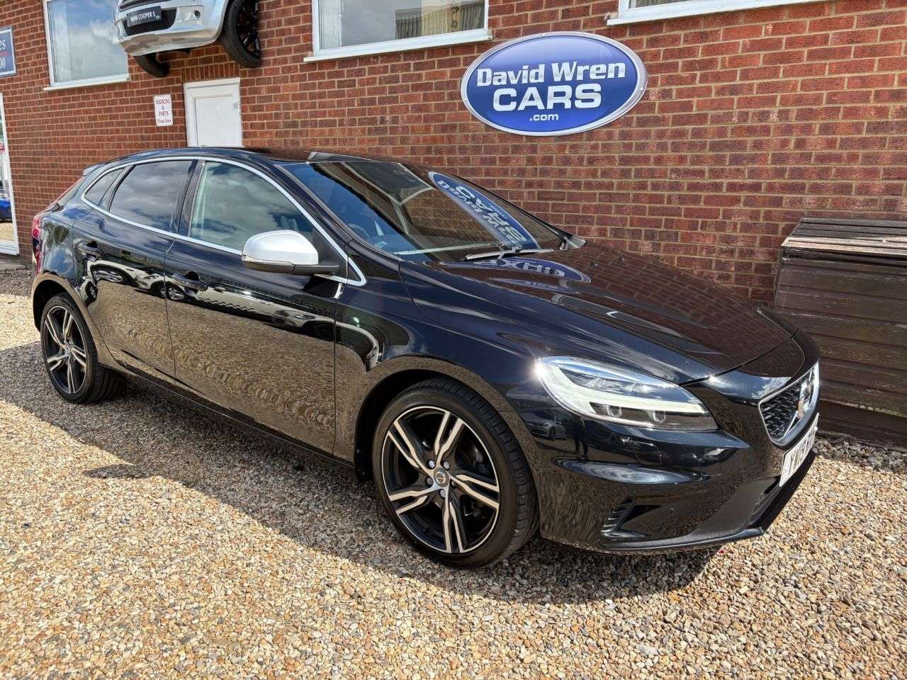 2019 VOLVO V40 2019 VOLVO V40