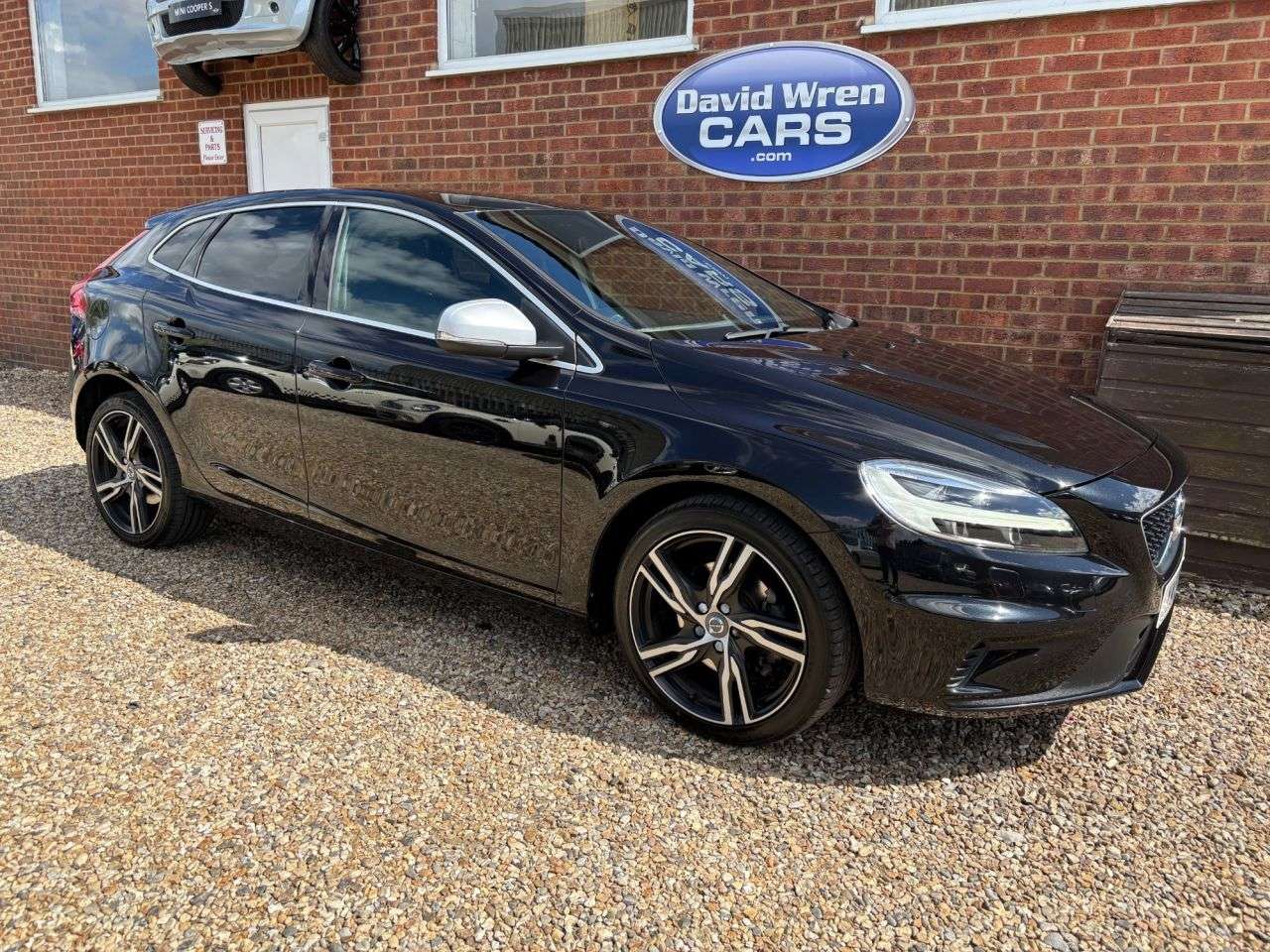 2019 VOLVO V40 2019 VOLVO V40