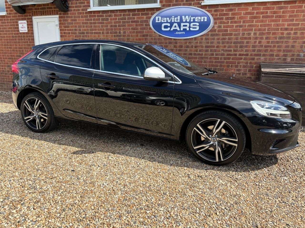 2019 VOLVO V40 2019 VOLVO V40