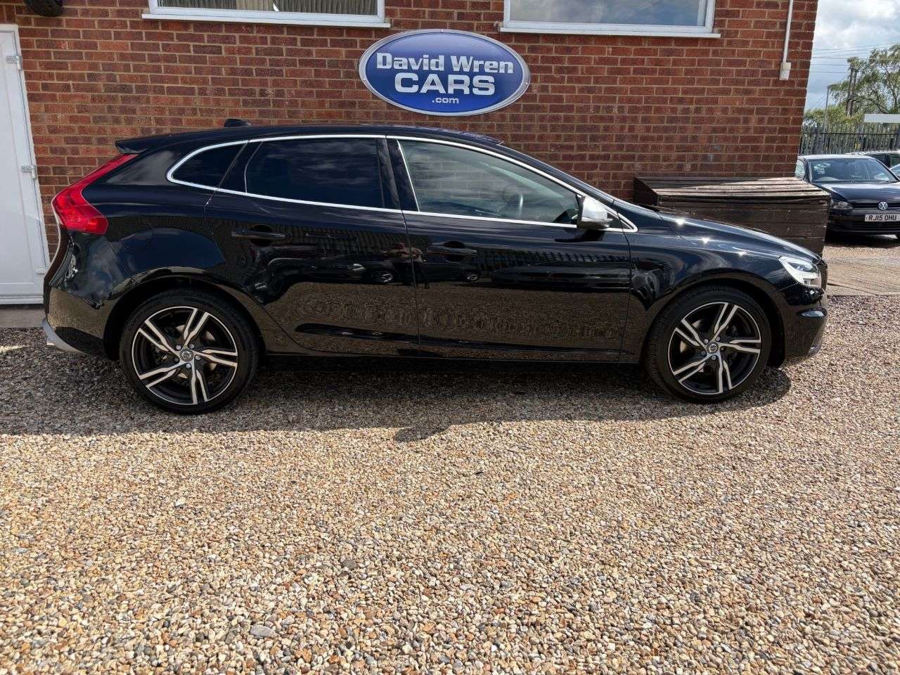 2019 VOLVO V40 2019 VOLVO V40