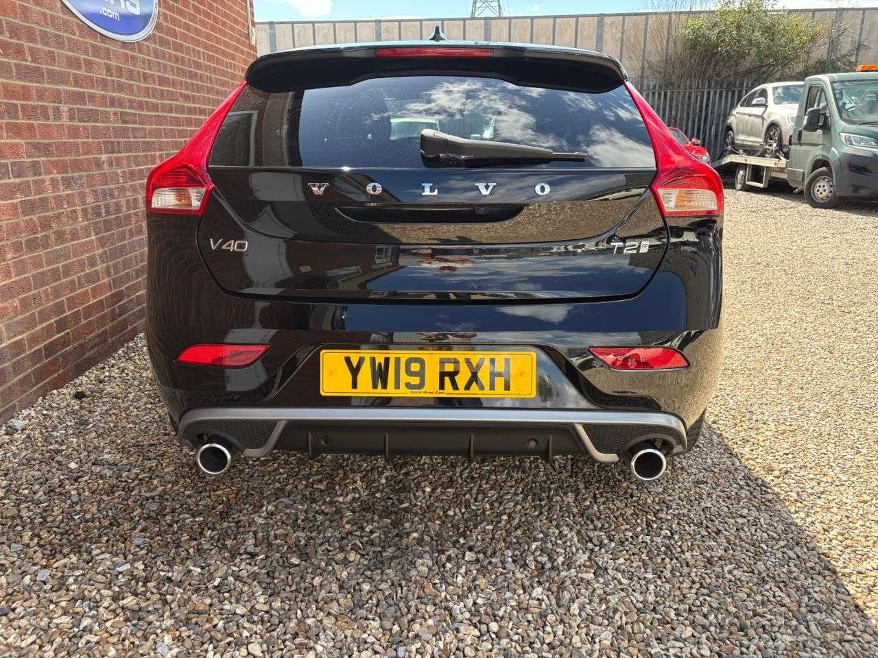 2019 VOLVO V40 2019 VOLVO V40
