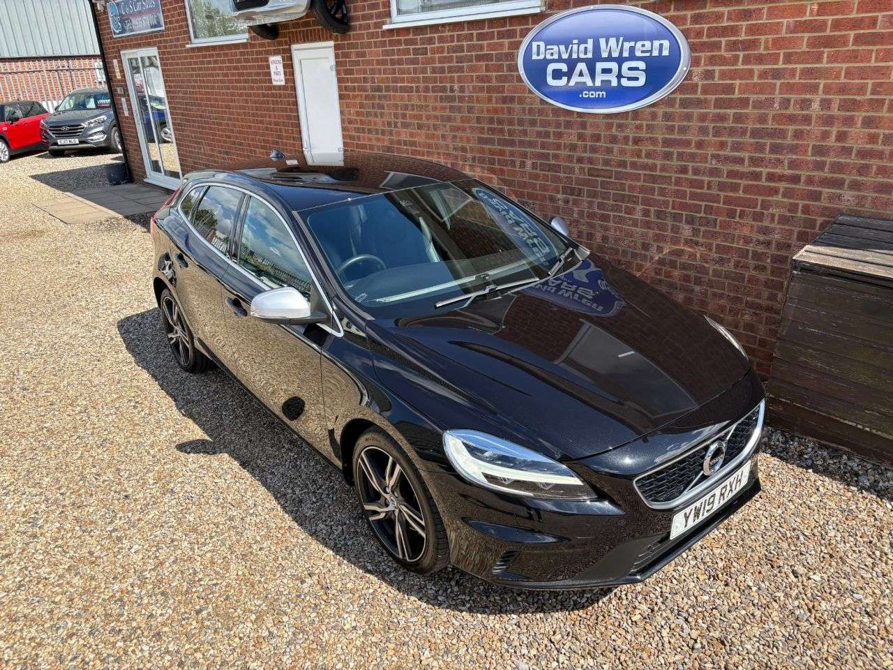 2019 VOLVO V40 2019 VOLVO V40