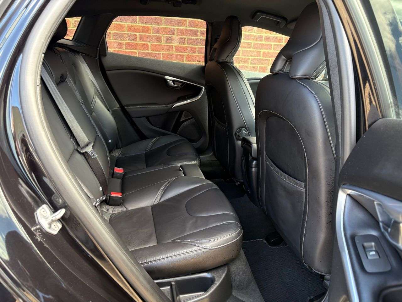 2019 VOLVO V40 2019 VOLVO V40