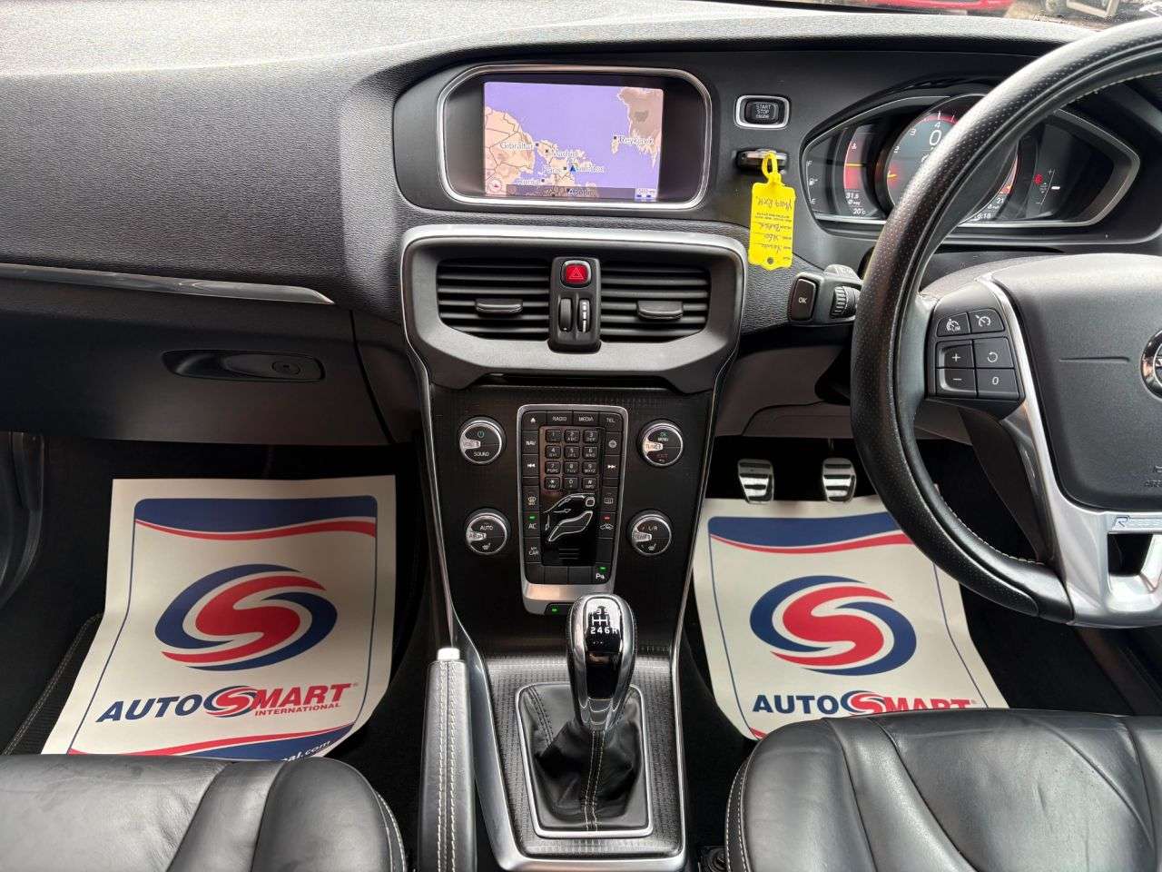 2019 VOLVO V40 2019 VOLVO V40